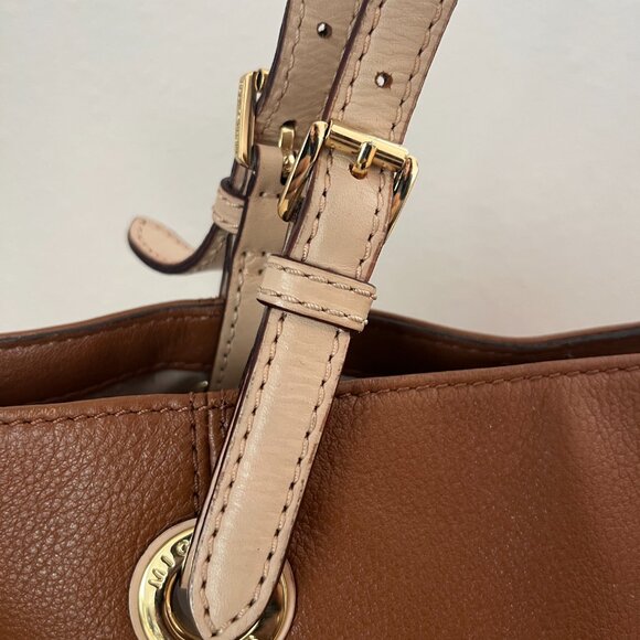 Michael Kors Jet Set Large Camel Brown Leather Tote/ Handbag with Logo Hangtag - Picture 3 of 11